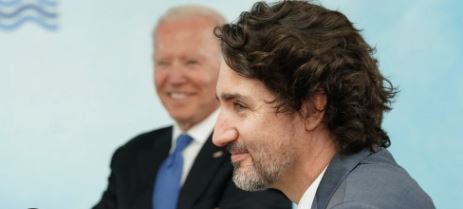 hmm they look pretty buddy buddy justin trudeau your going down